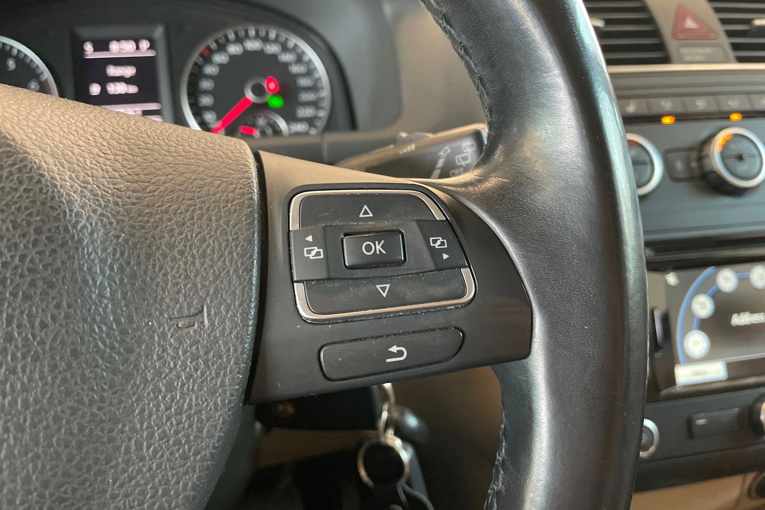 Ruskea (beige) Volkswagen TOURAN 2015 kuva 12.