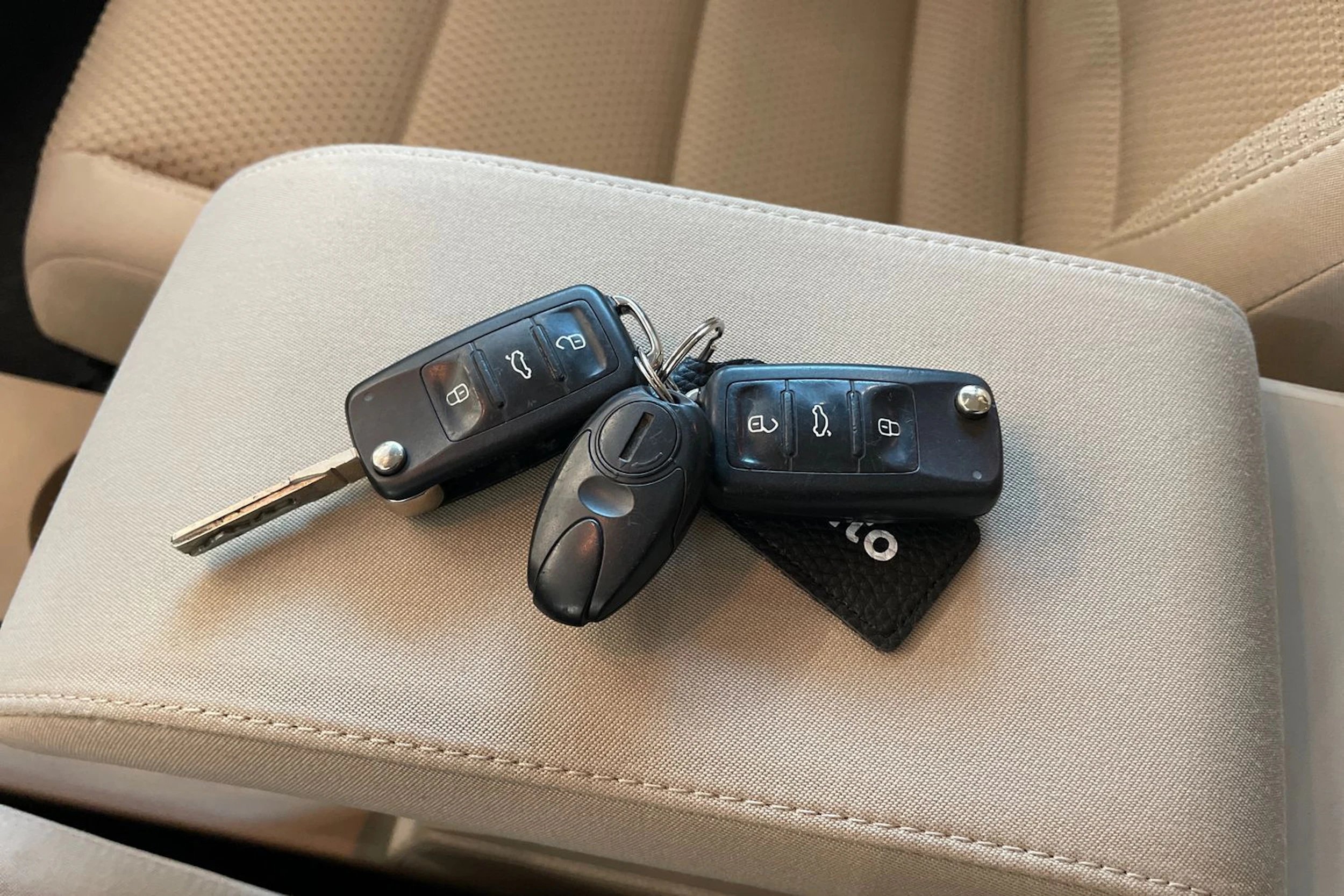 Ruskea (beige) Volkswagen TOURAN 2015 kuva 20.