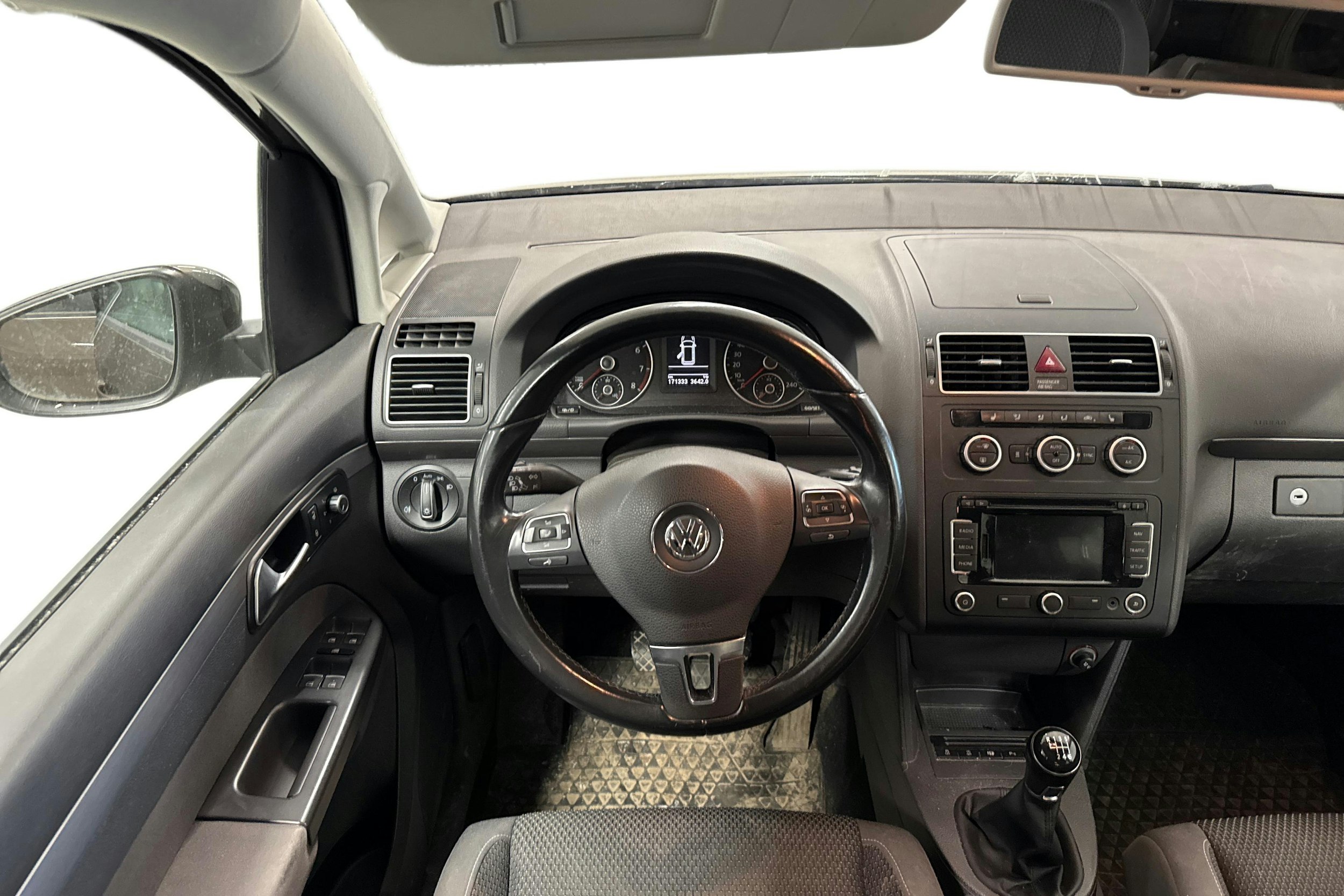 ruskea (beige) Volkswagen Touran 2015 kuva 3.