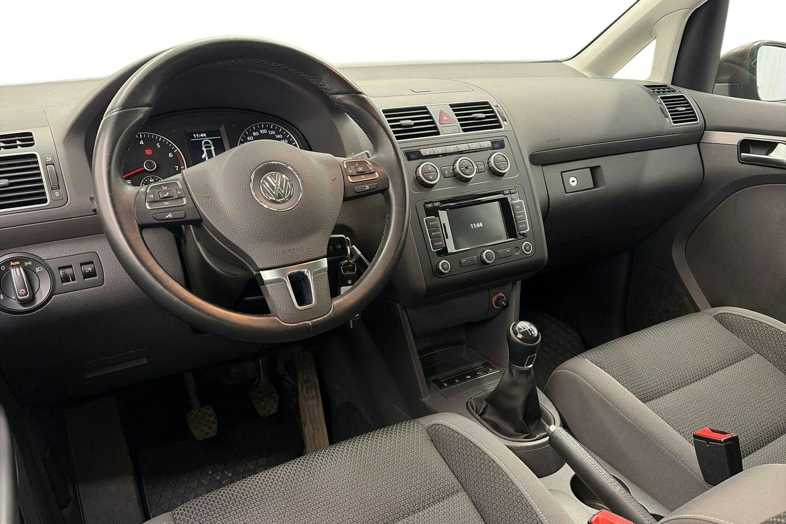 ruskea (beige) Volkswagen Touran 2015 kuva 6.