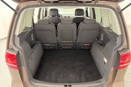 ruskea (beige) Volkswagen Touran 2015 kuva 11.