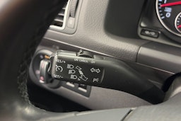 ruskea (beige) Volkswagen Touran 2015 kuva 15.