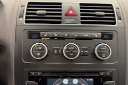 ruskea (beige) Volkswagen Touran 2015 kuva 17.