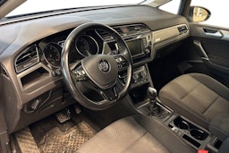 ruskea (beige) Volkswagen Touran 2016 kuva 3.