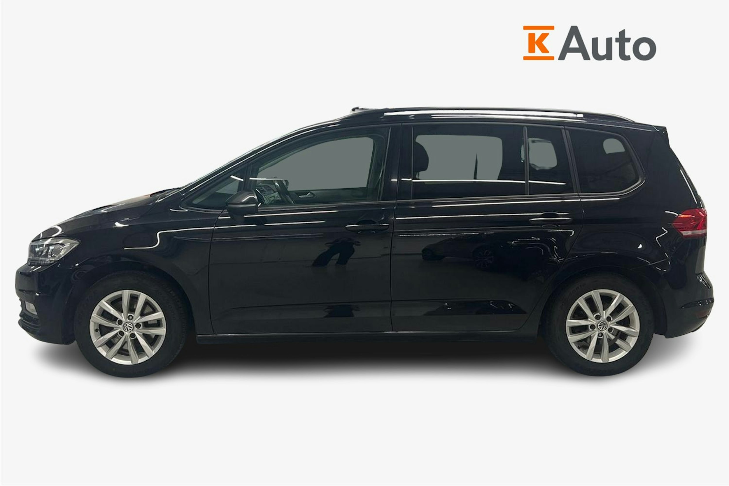 musta Volkswagen Touran 2016 kuva 5.