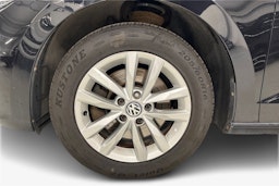musta Volkswagen Touran 2016 kuva 9.