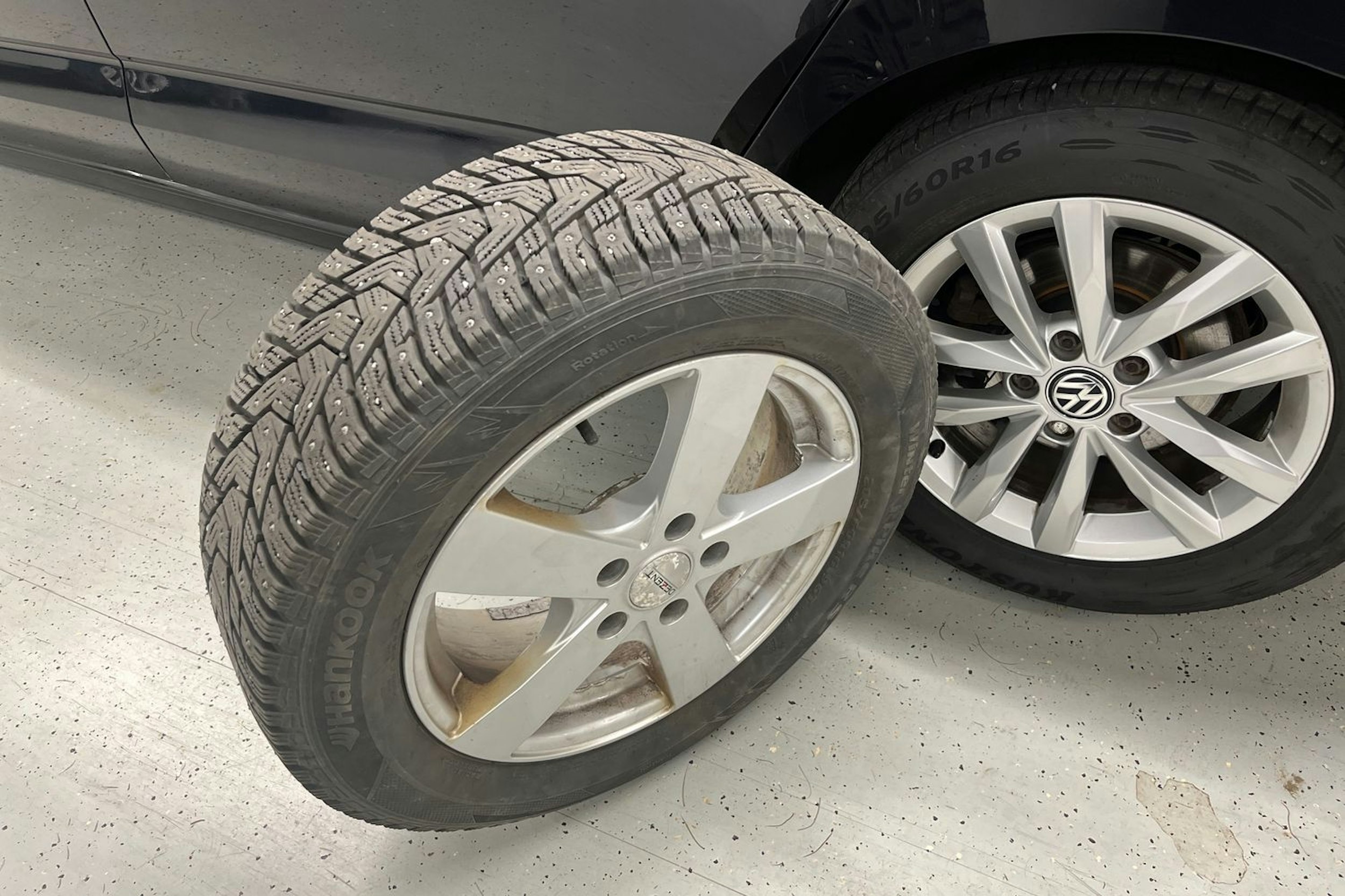 musta Volkswagen Touran 2016 kuva 10.