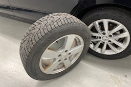 musta Volkswagen Touran 2016 kuva 10.