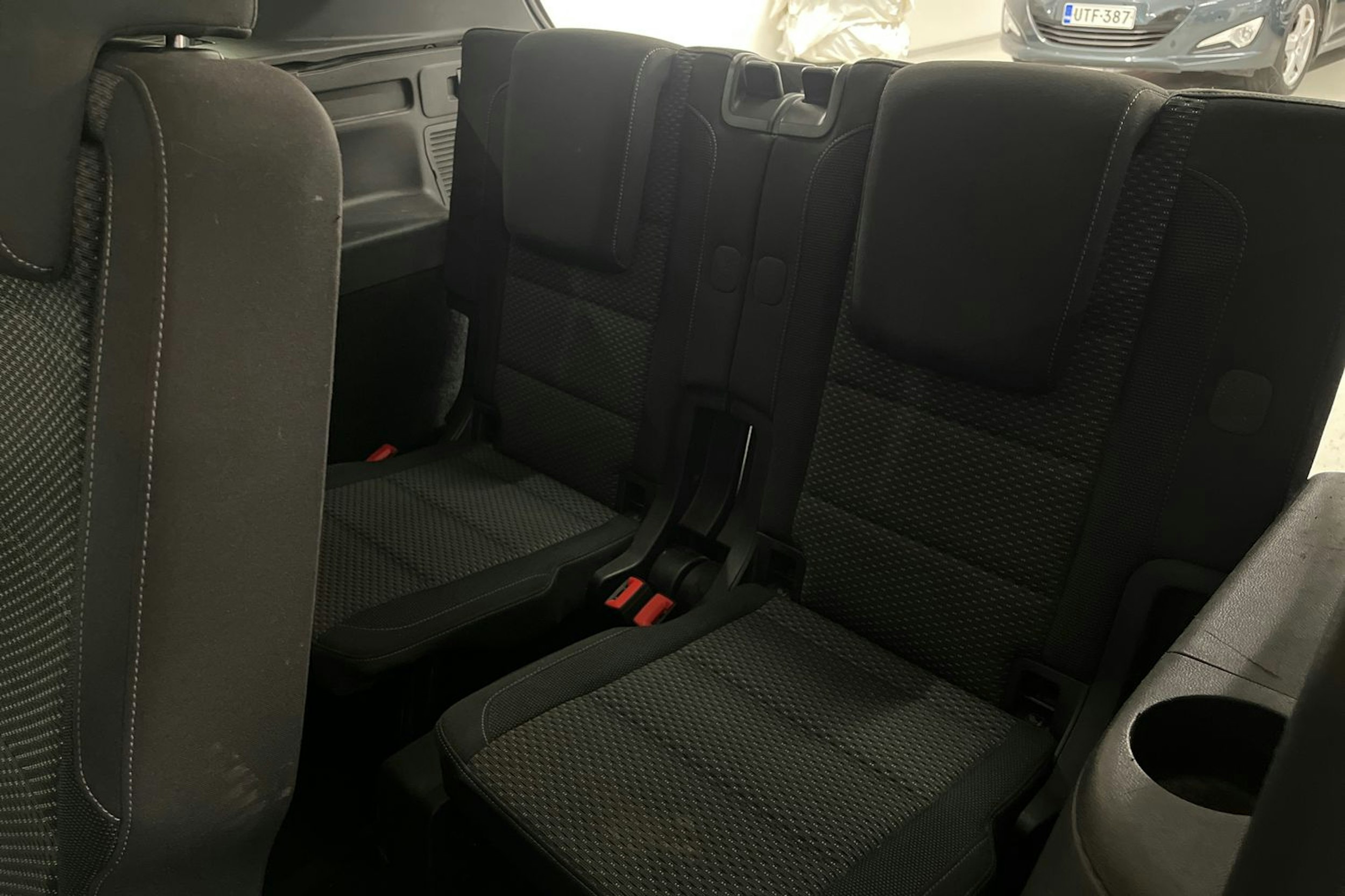 musta Volkswagen Touran 2016 kuva 11.