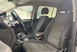 musta Volkswagen Touran 2016 kuva 13.