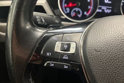 musta Volkswagen Touran 2016 kuva 17.