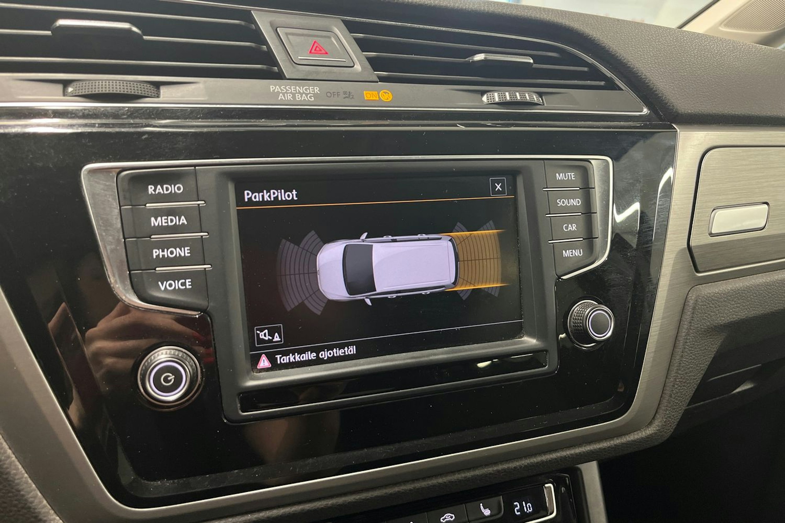 musta Volkswagen Touran 2016 kuva 19.