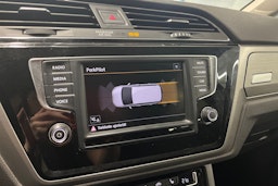 musta Volkswagen Touran 2016 kuva 19.