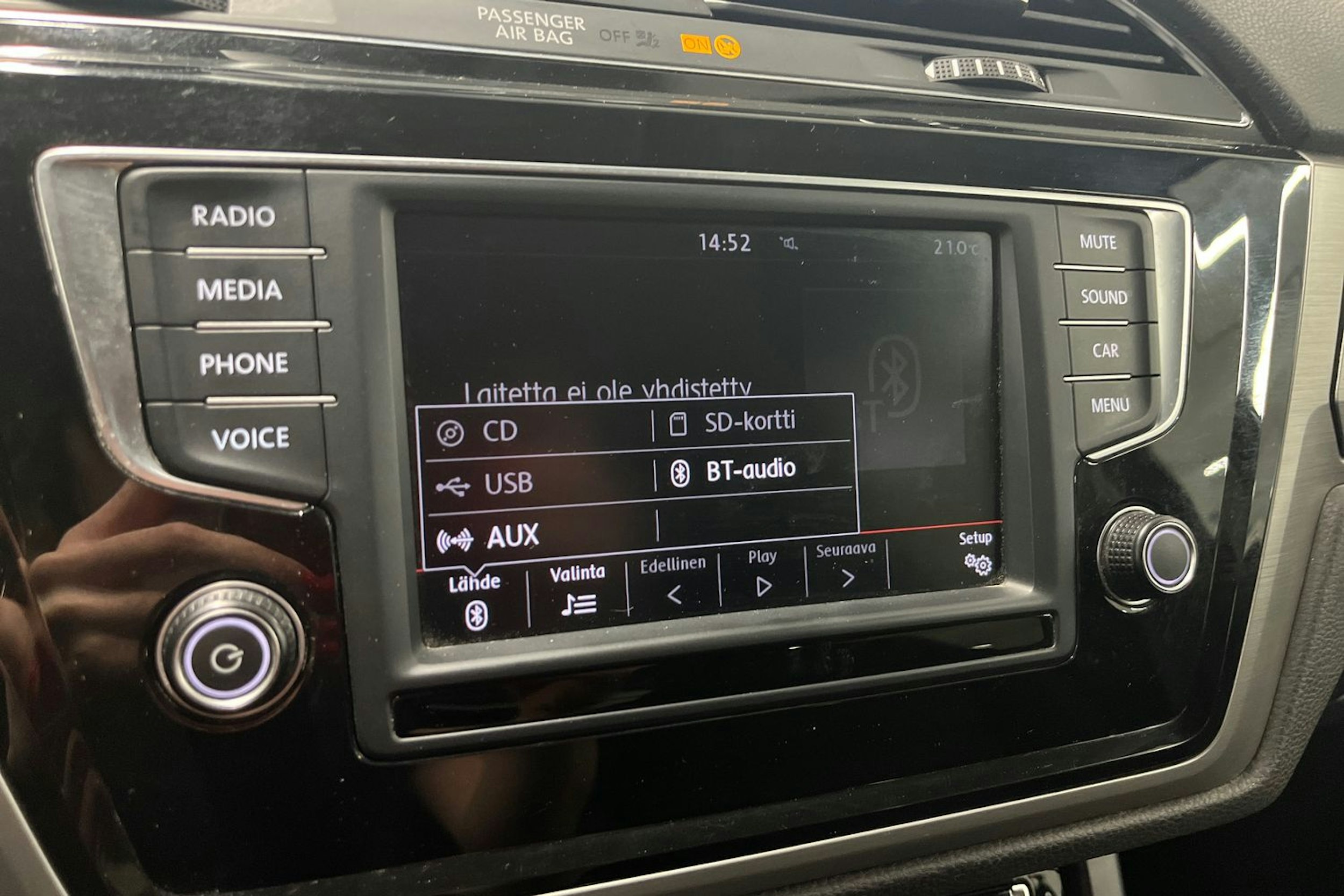 musta Volkswagen Touran 2016 kuva 20.