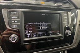 musta Volkswagen Touran 2016 kuva 20.