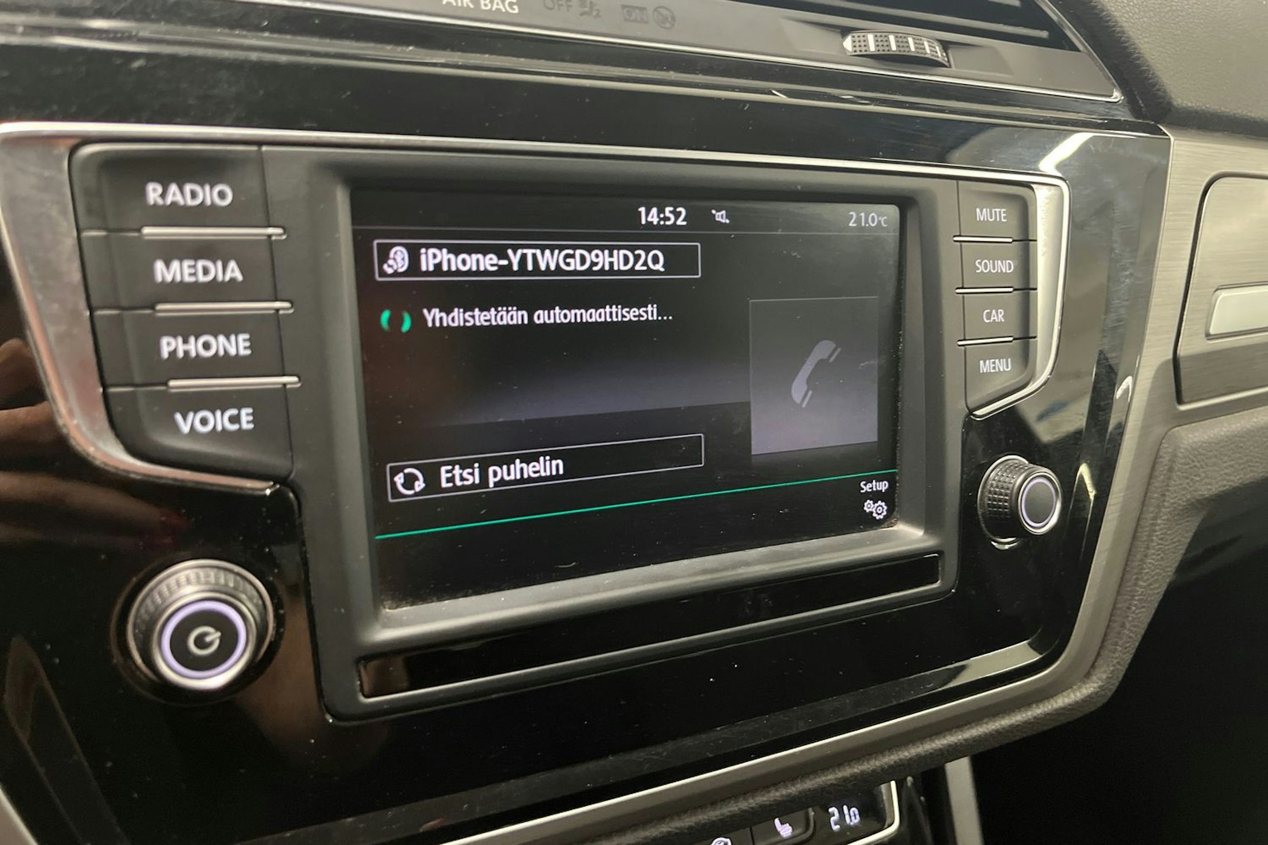 musta Volkswagen Touran 2016 kuva 21.