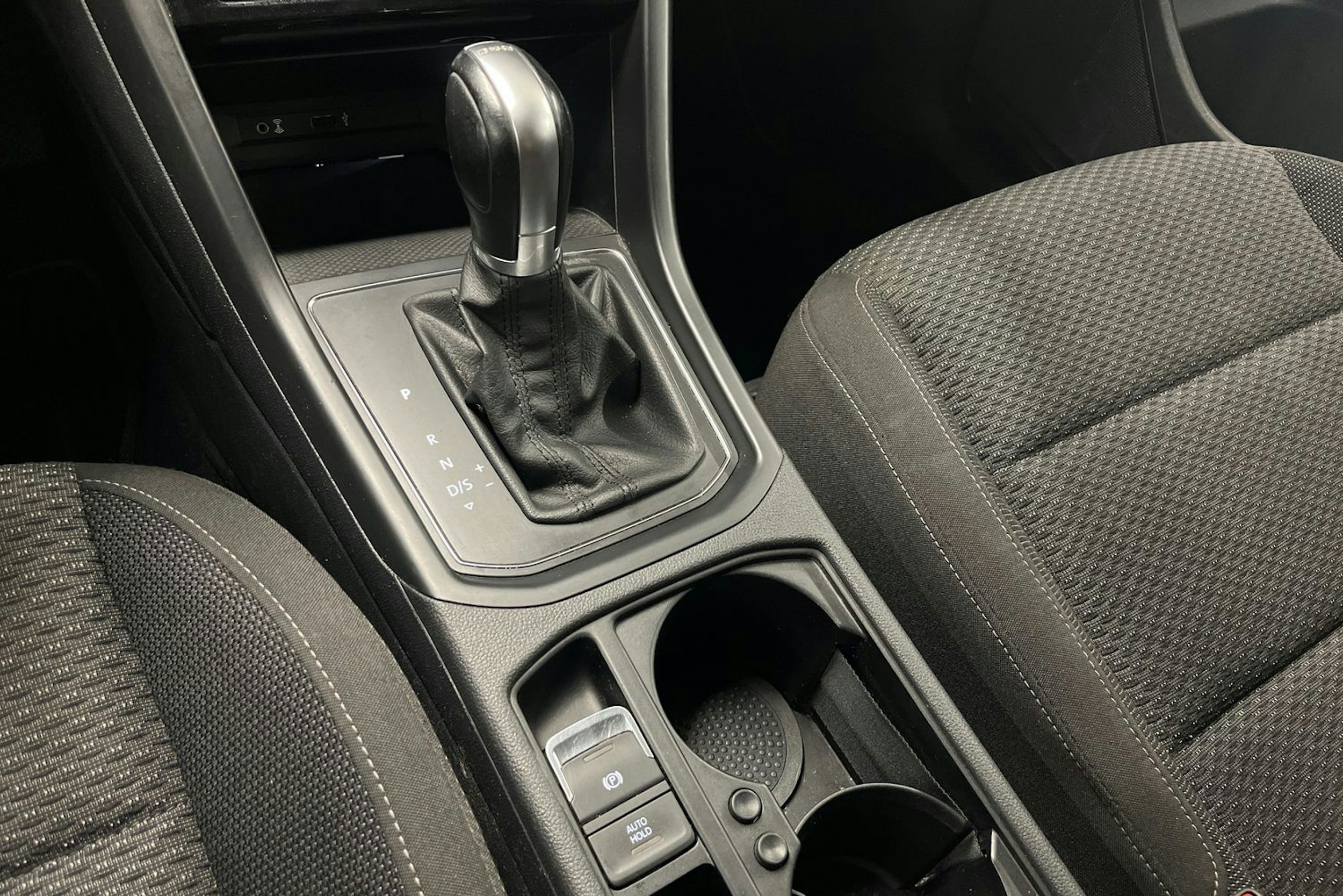 musta Volkswagen Touran 2016 kuva 23.