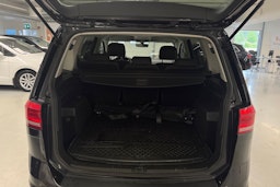 musta Volkswagen Touran 2016 kuva 25.