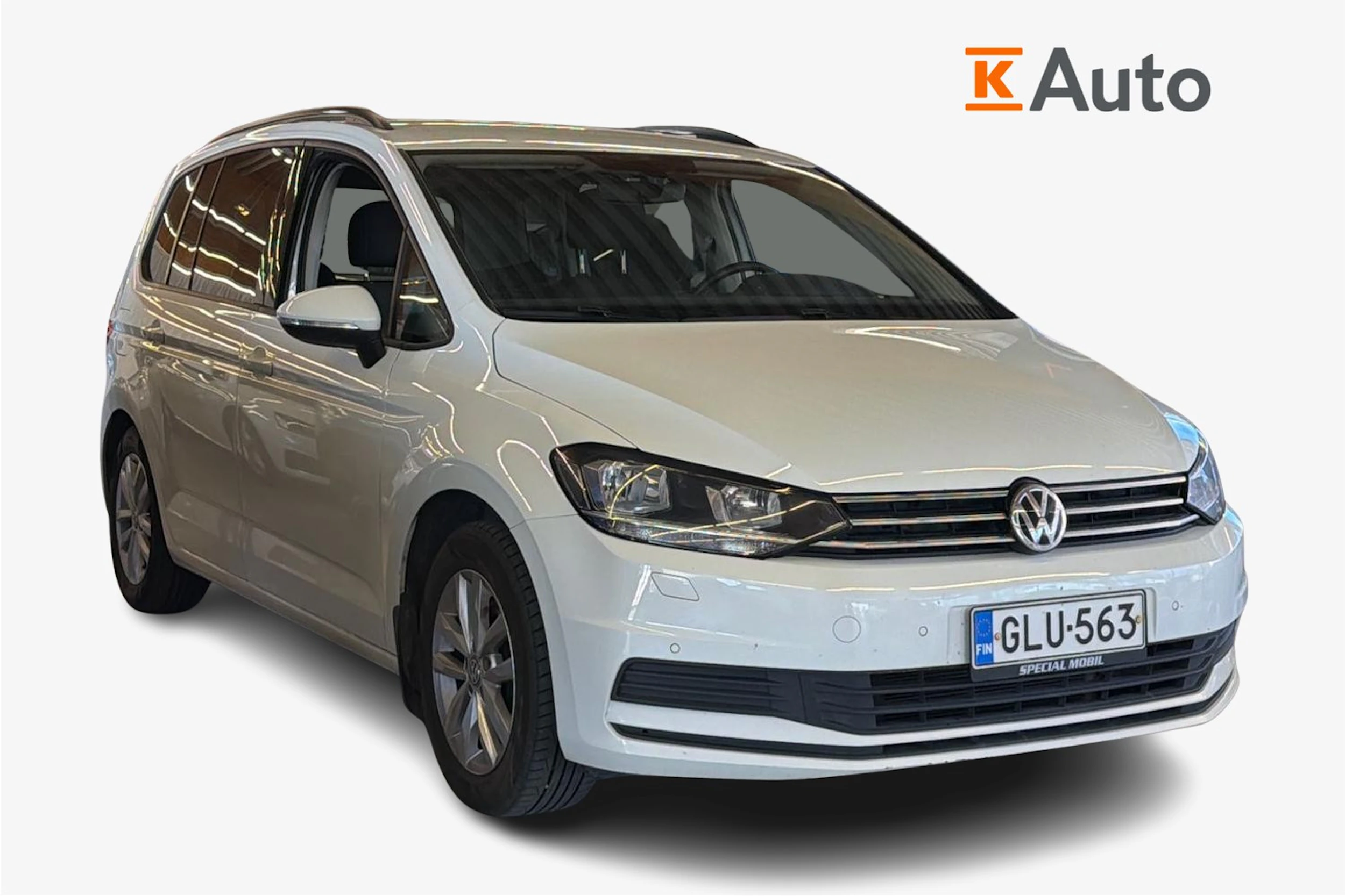 valkoinen Volkswagen Touran 2016 kuva 1.