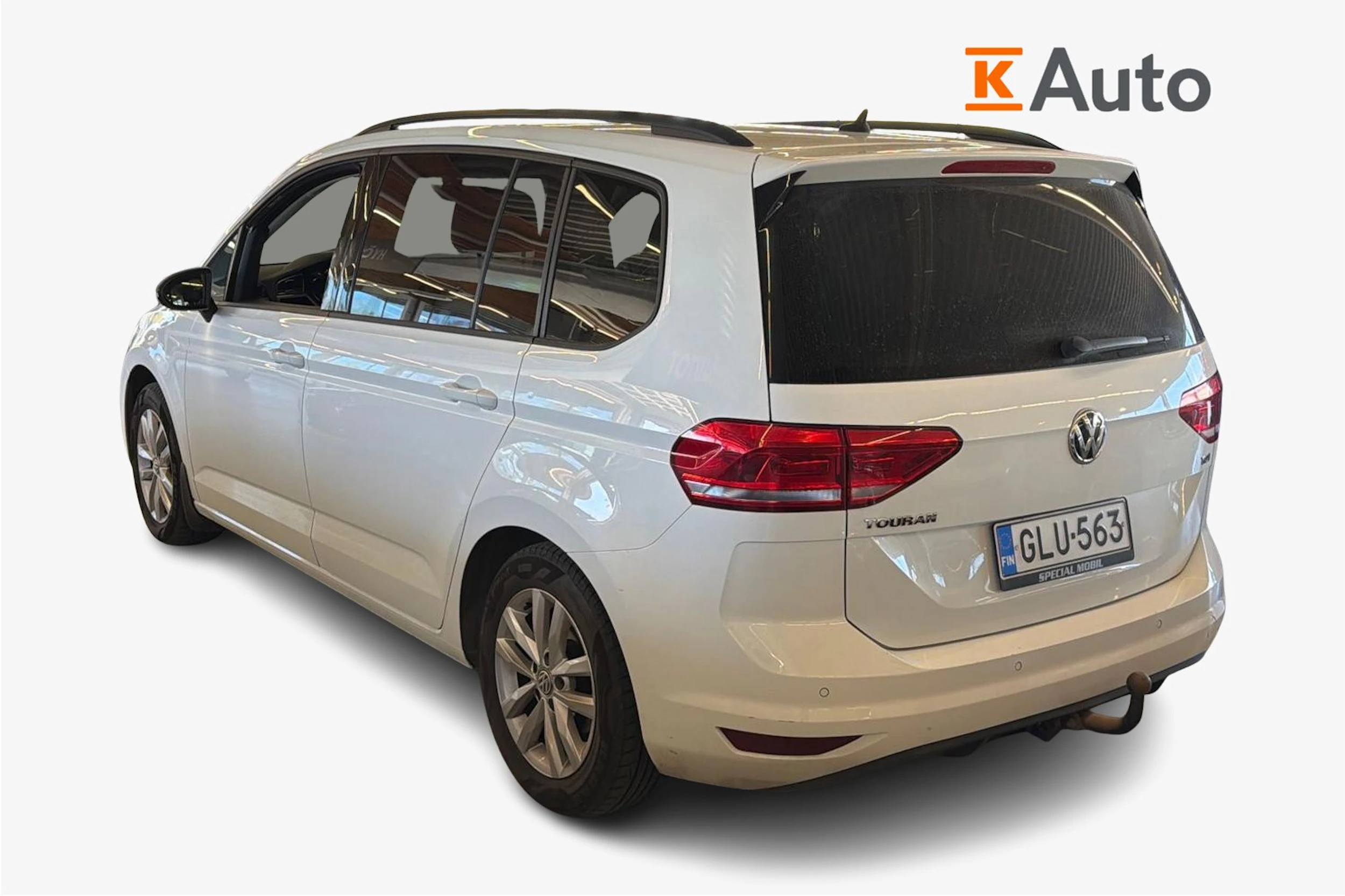 valkoinen Volkswagen Touran 2016 kuva 2.