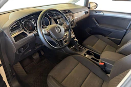 valkoinen Volkswagen Touran 2016 kuva 3.