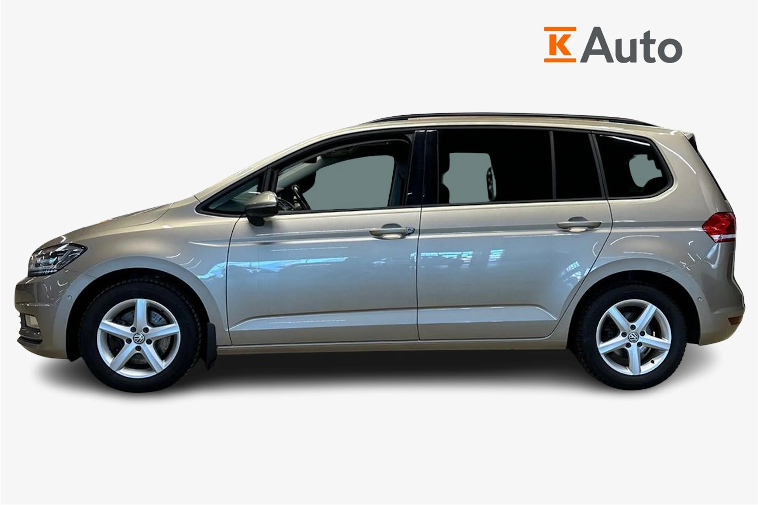 ruskea (beige) Volkswagen Touran 2016 kuva 5.