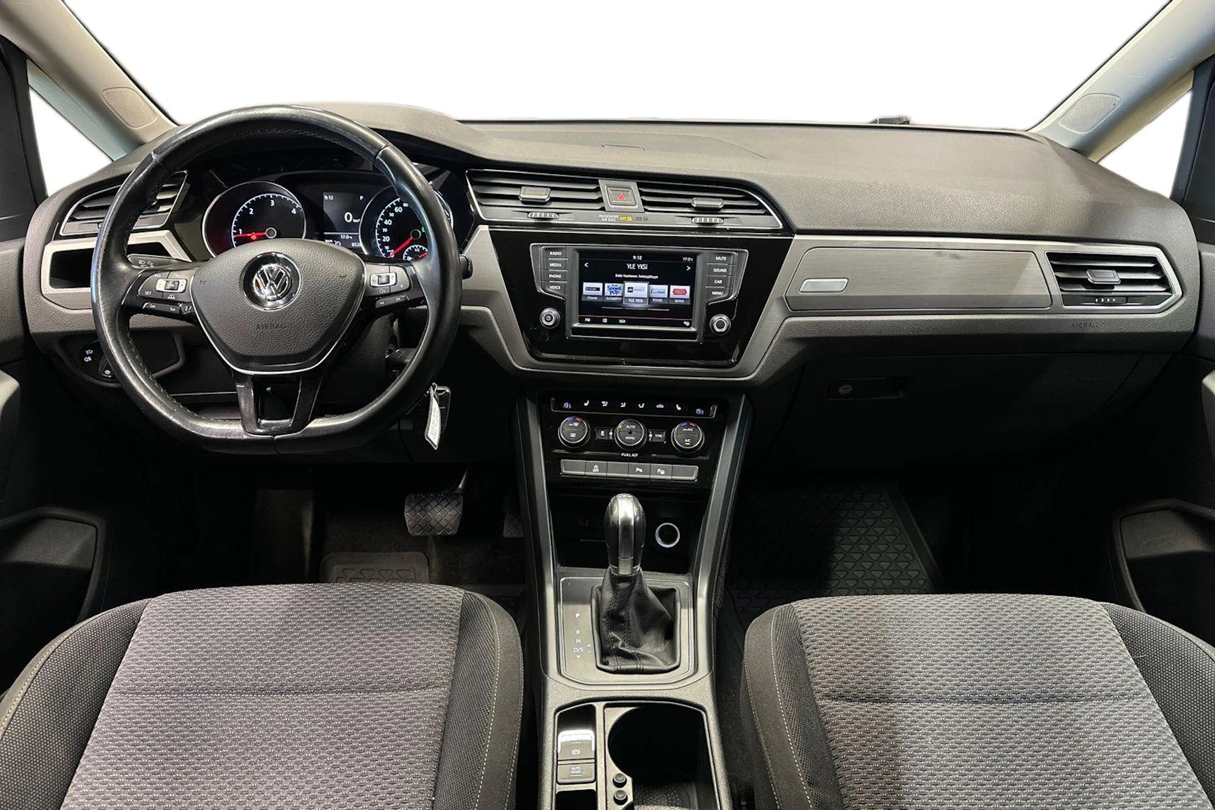ruskea (beige) Volkswagen Touran 2016 kuva 7.