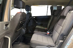 ruskea (beige) Volkswagen Touran 2016 kuva 8.
