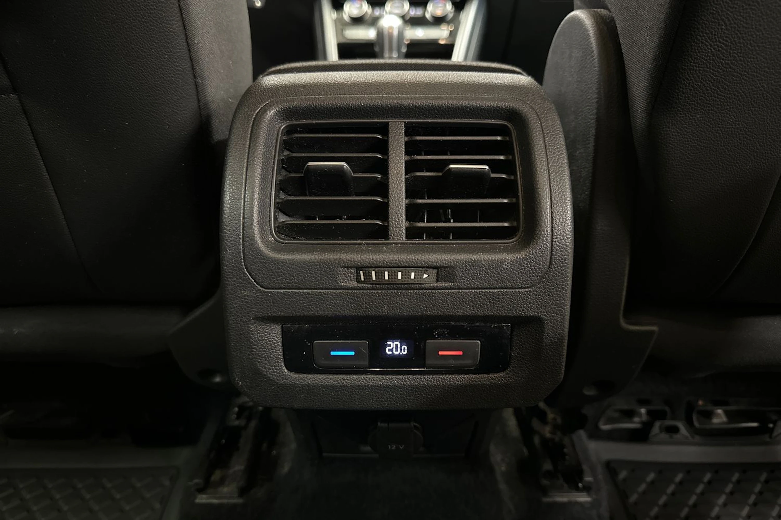 ruskea (beige) Volkswagen Touran 2016 kuva 13.