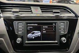 ruskea (beige) Volkswagen Touran 2016 kuva 18.