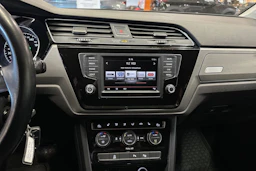 ruskea (beige) Volkswagen Touran 2016 kuva 21.