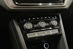 ruskea (beige) Volkswagen Touran 2016 kuva 22.