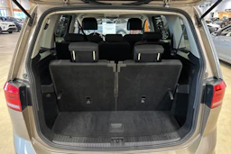 ruskea (beige) Volkswagen Touran 2016 kuva 28.