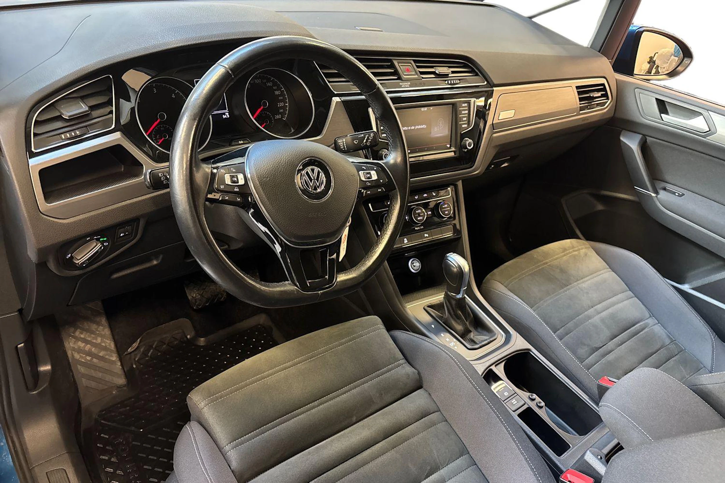 vihreä Volkswagen Touran 2016 kuva 6.
