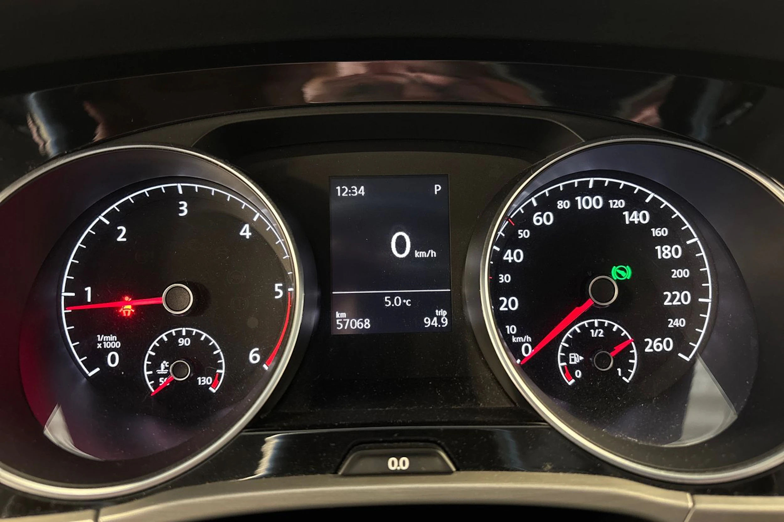 vihreä Volkswagen Touran 2016 kuva 15.