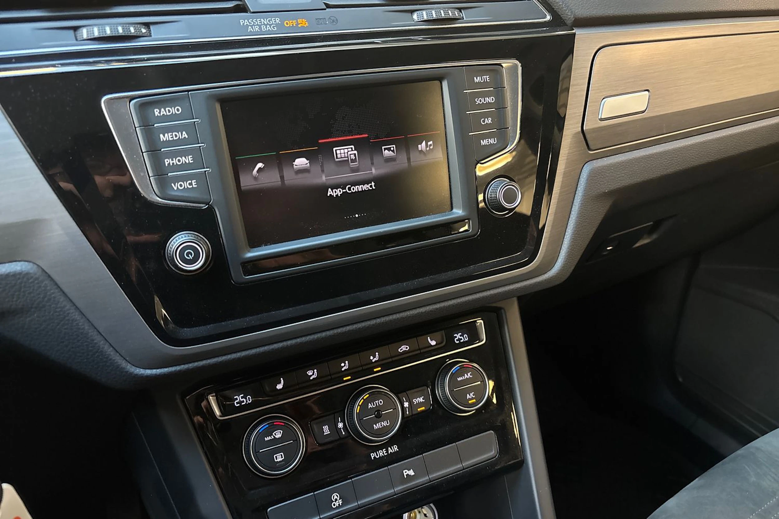 vihreä Volkswagen Touran 2016 kuva 17.