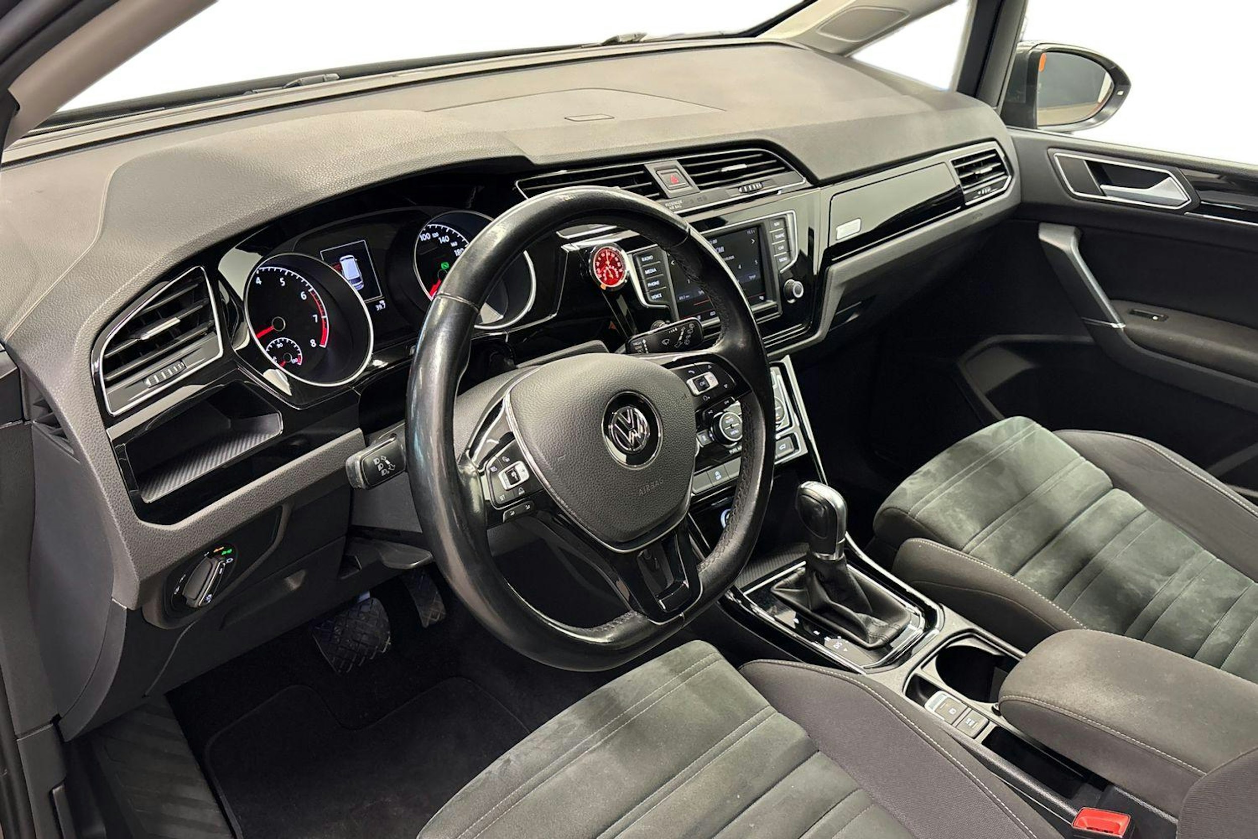 Harmaa Volkswagen TOURAN 2016 kuva 7.