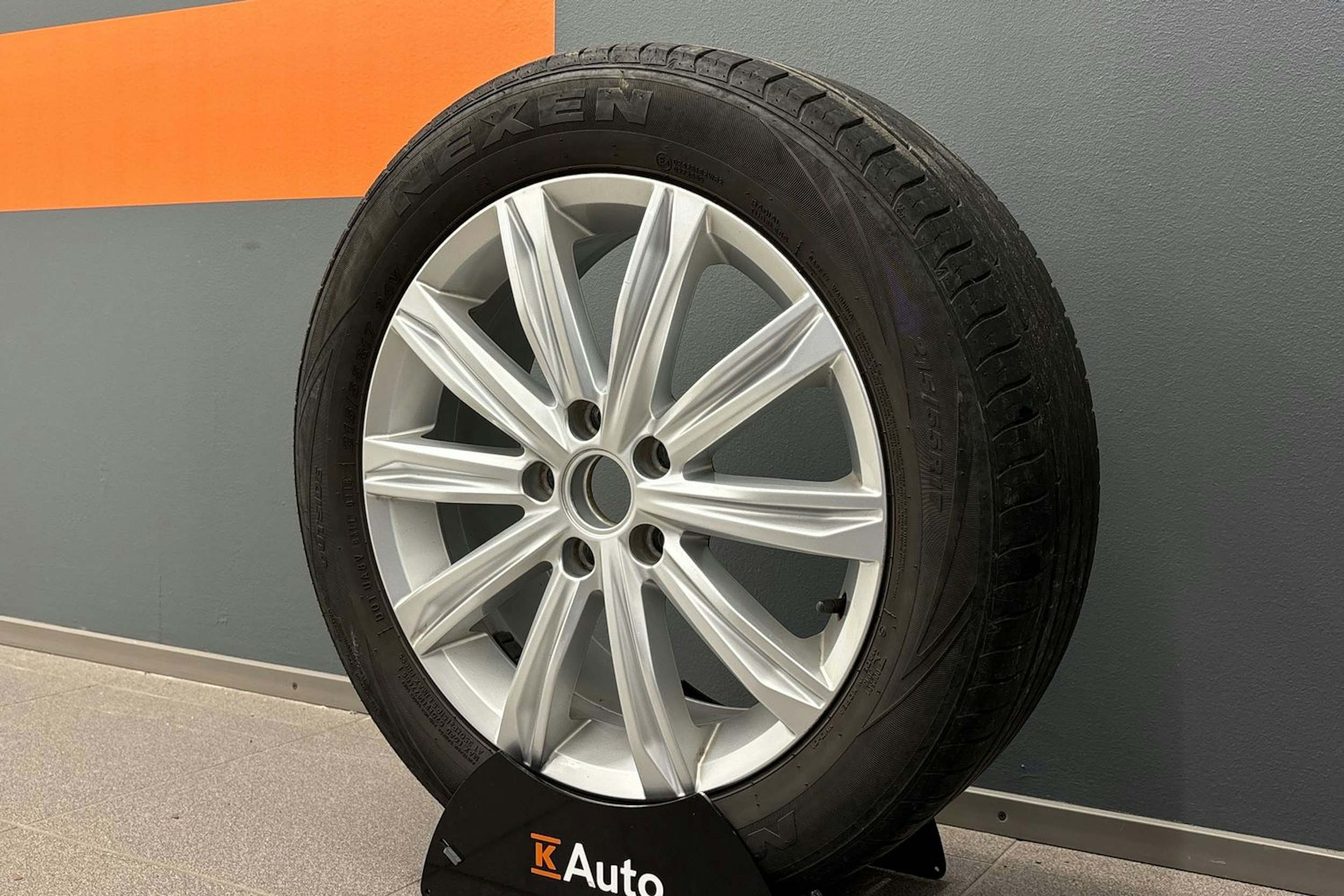 Harmaa Volkswagen TOURAN 2016 kuva 13.