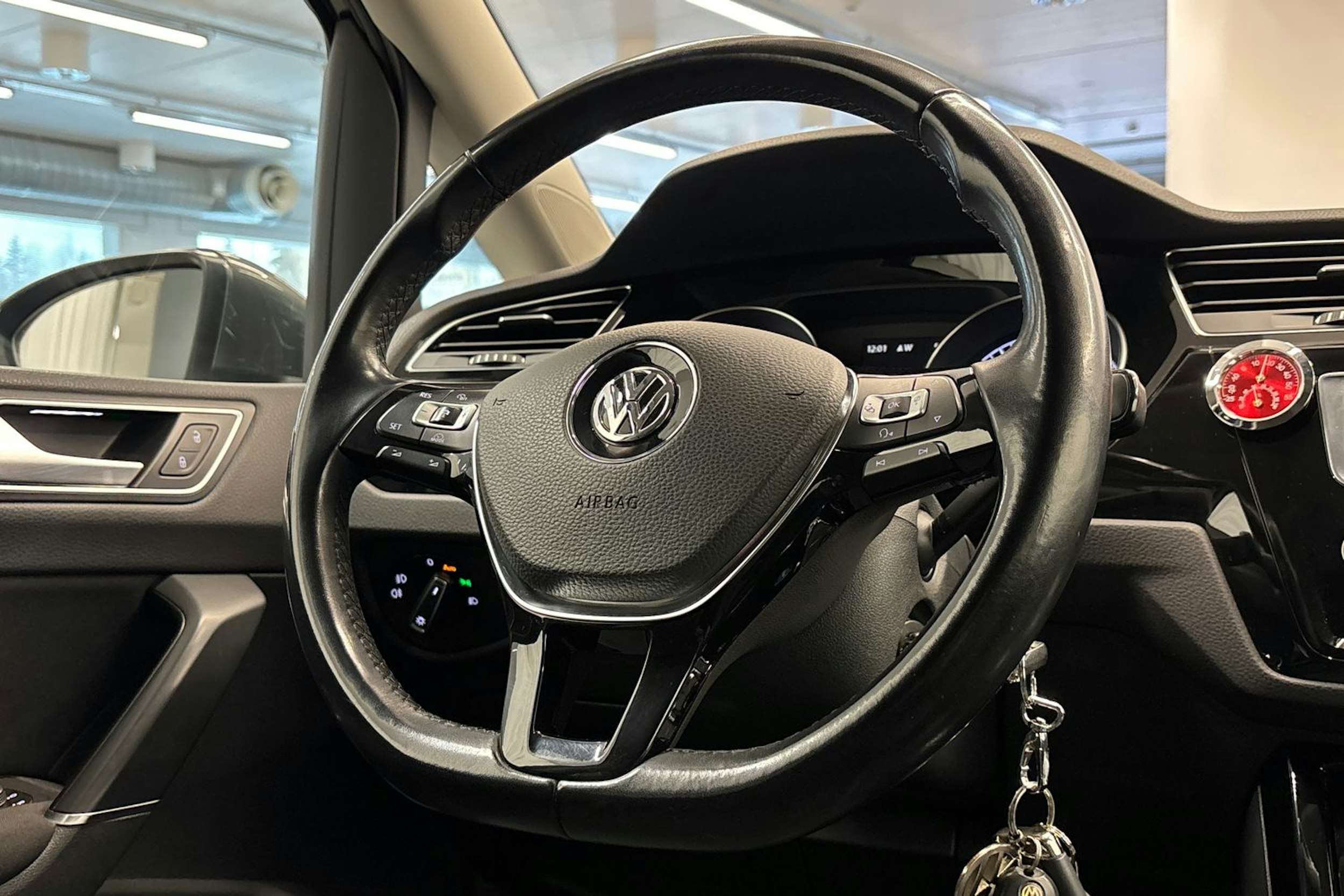 Harmaa Volkswagen TOURAN 2016 kuva 16.