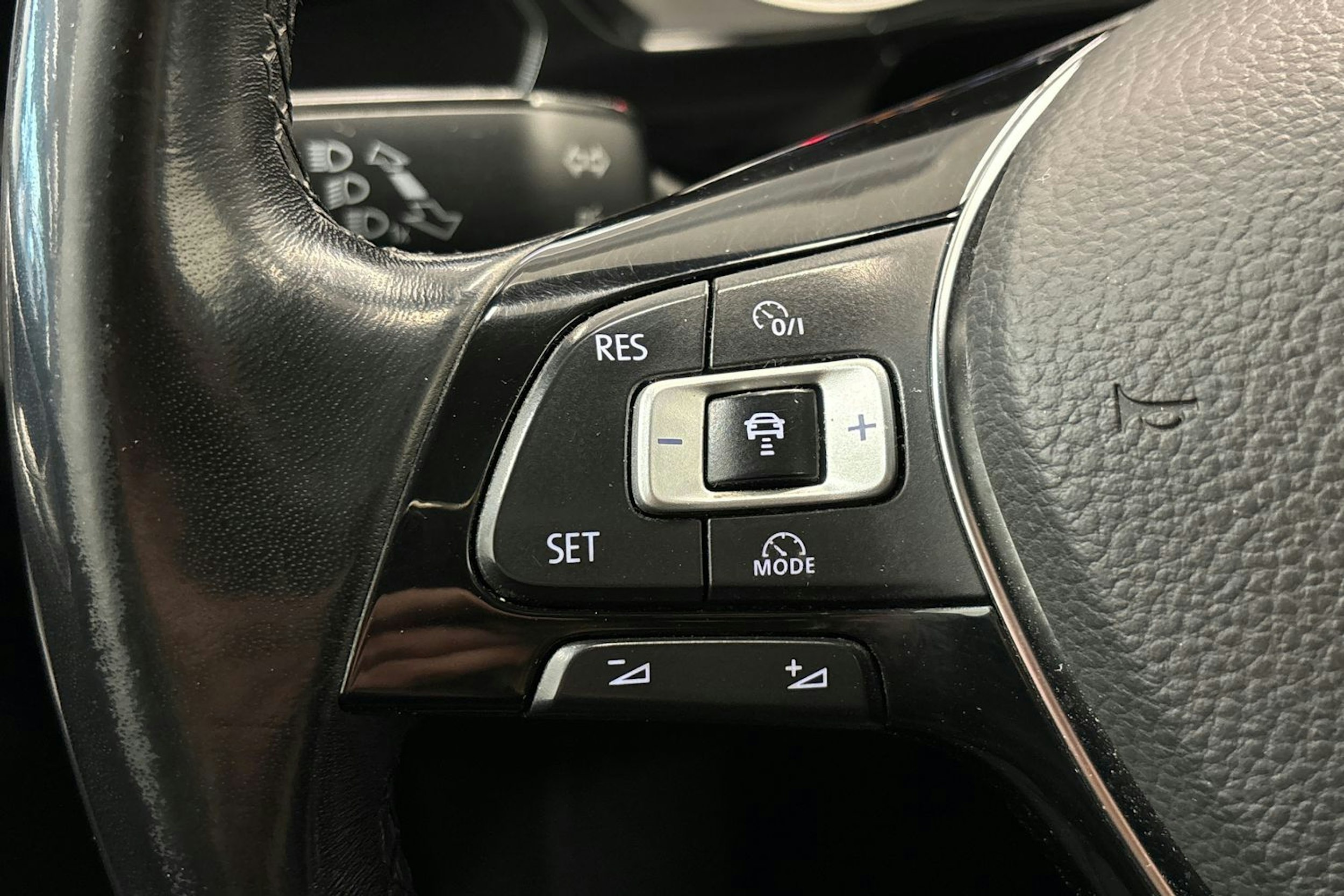 Harmaa Volkswagen TOURAN 2016 kuva 17.