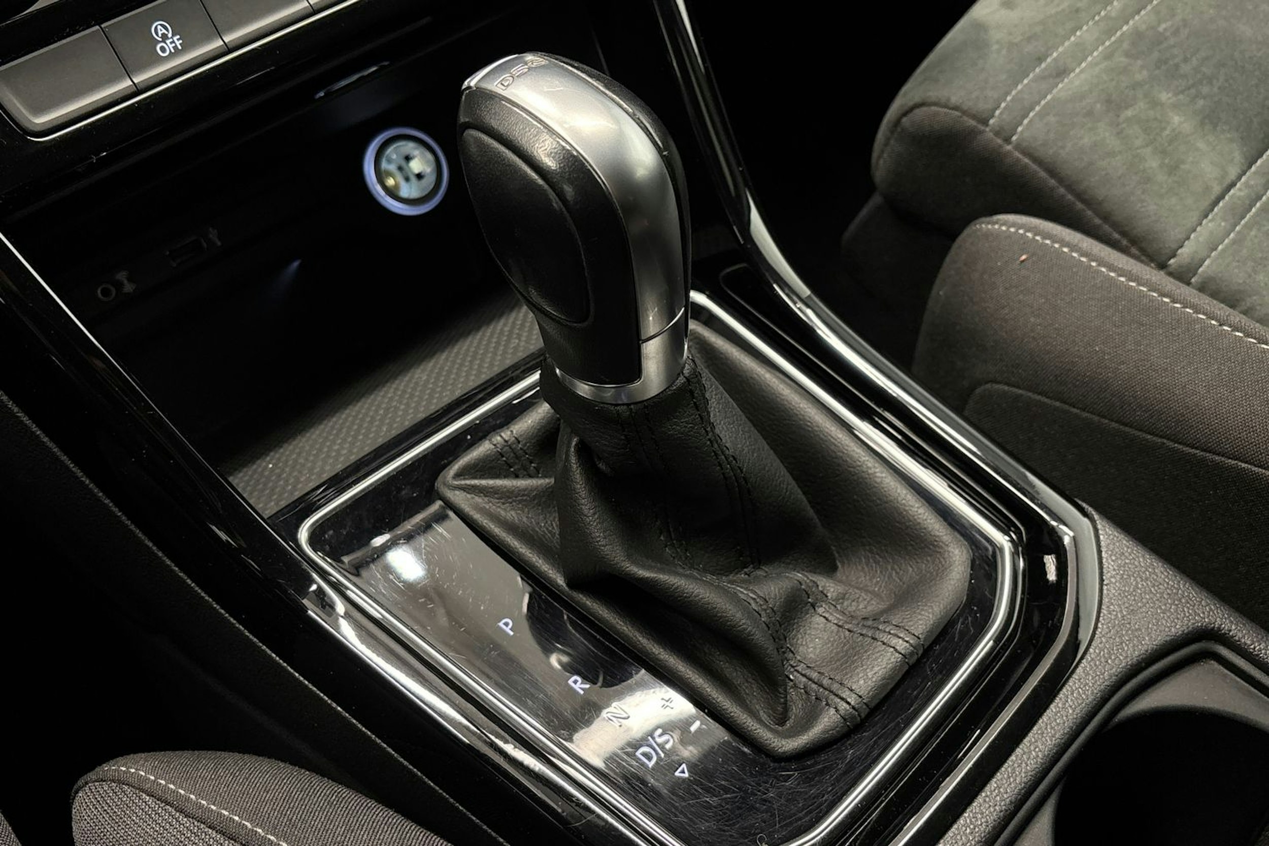 Harmaa Volkswagen TOURAN 2016 kuva 25.