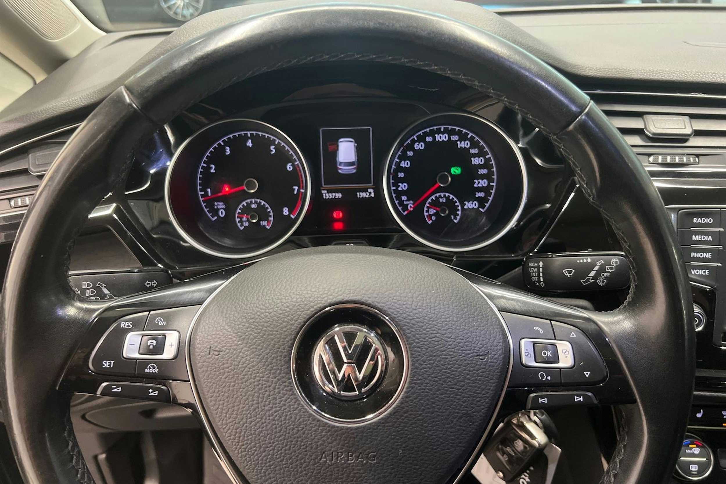 met. sininen Volkswagen Touran 2016 kuva 16.