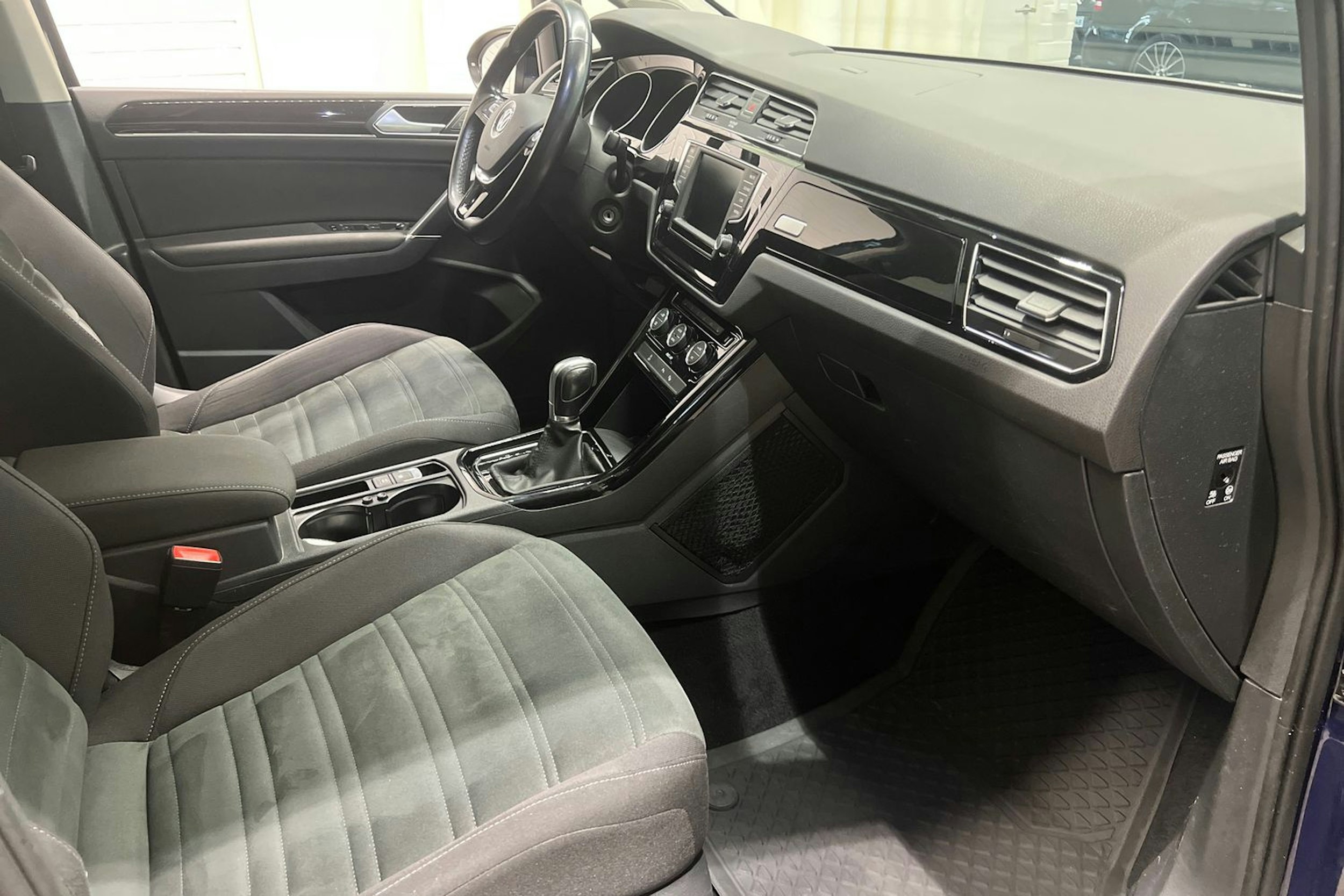 met. sininen Volkswagen Touran 2016 kuva 20.