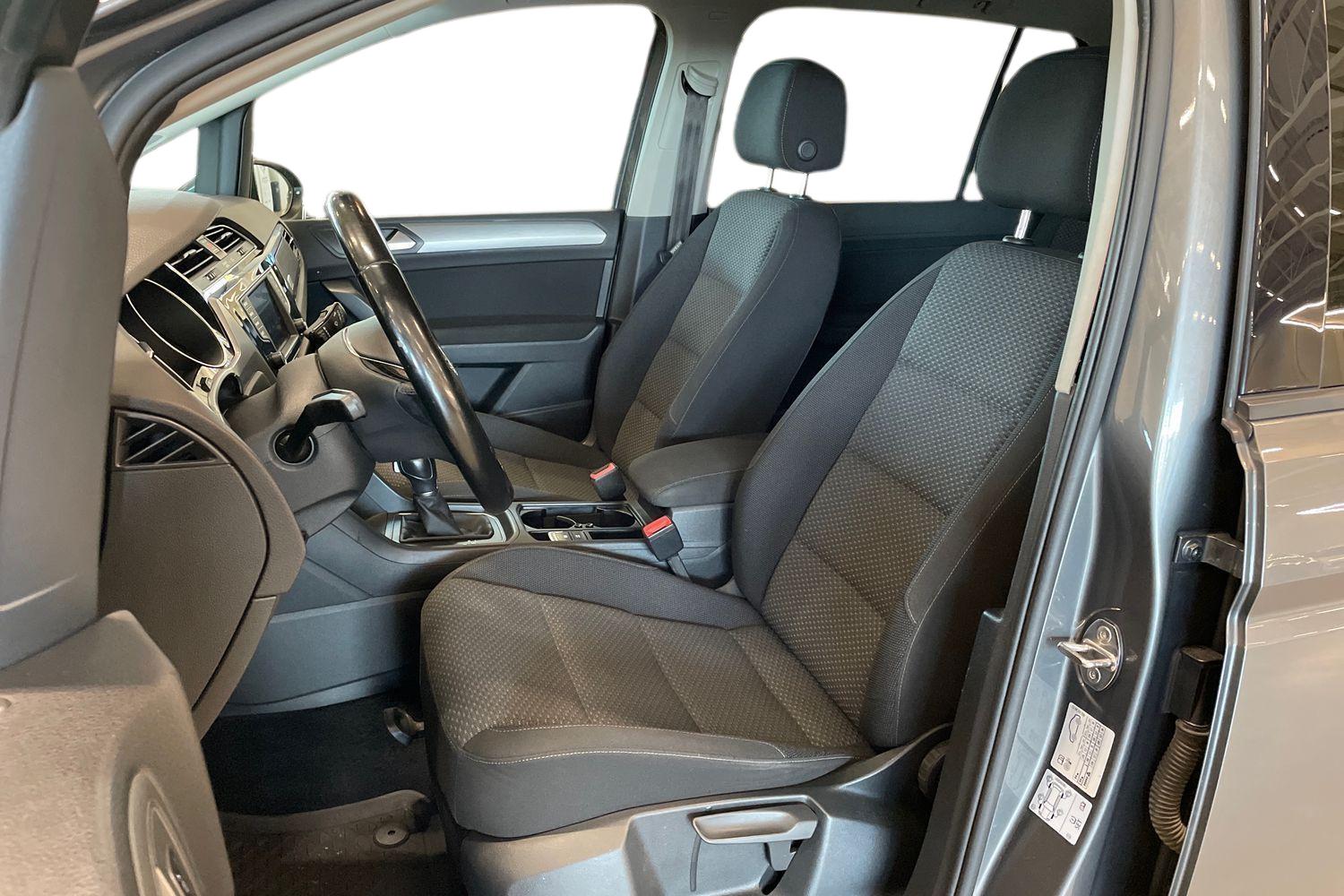 Volkswagen Touran 2016, photo 6/30