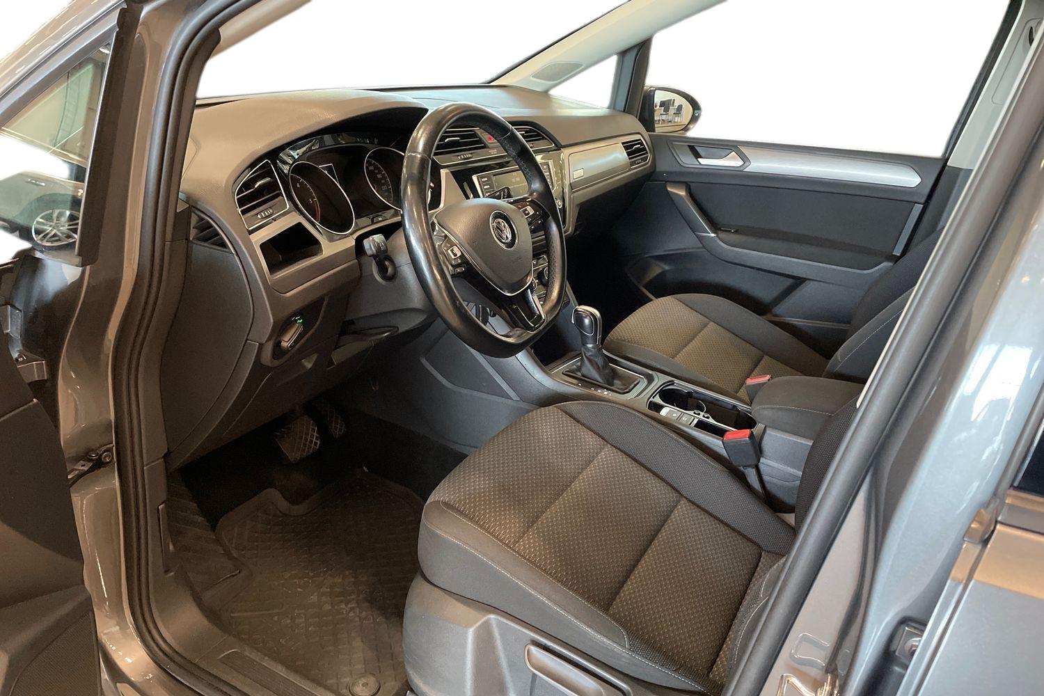 Volkswagen Touran 2016, photo 7/30