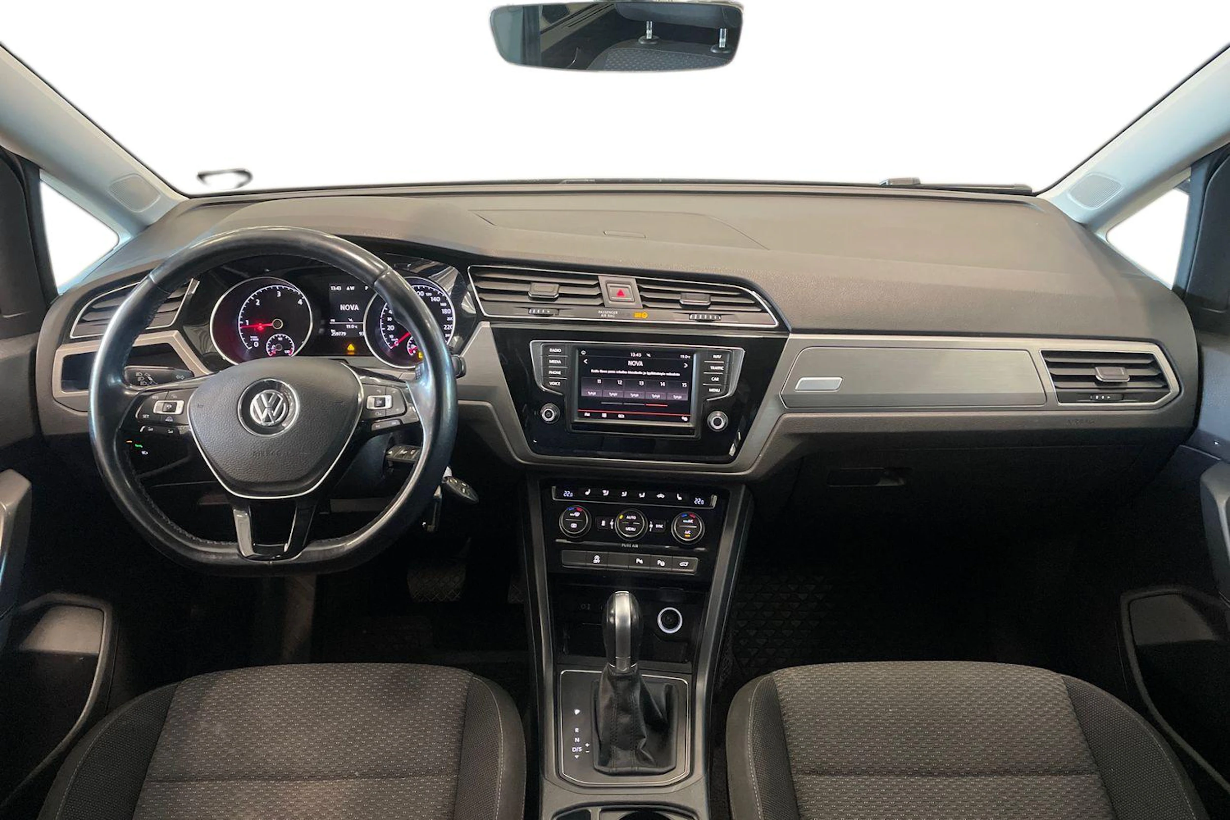 harmaa Volkswagen Touran 2016 kuva 7.