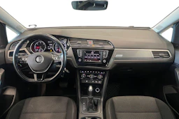 harmaa Volkswagen Touran 2016 kuva 7.
