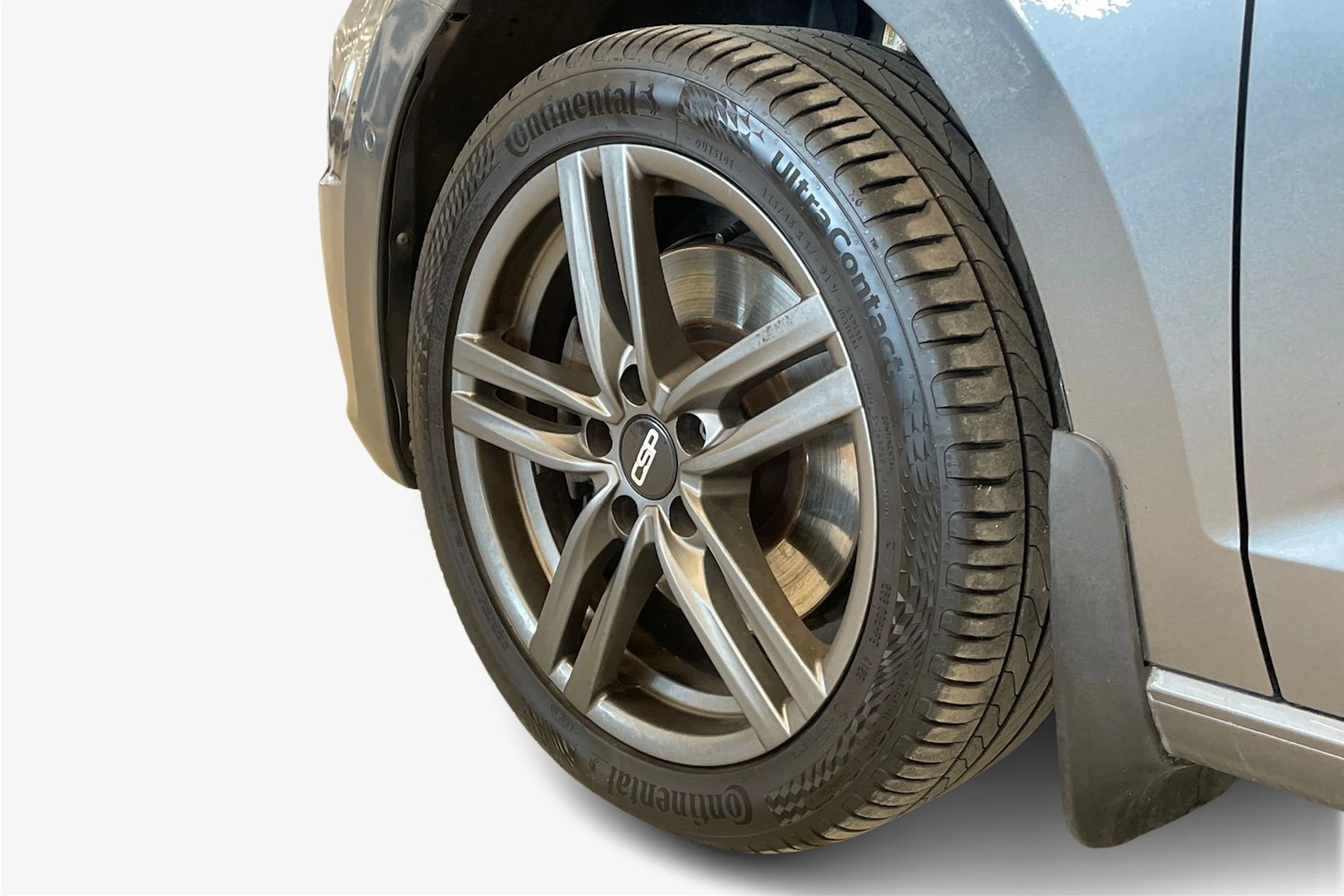 harmaa Volkswagen Touran 2016 kuva 9.