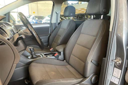 harmaa Volkswagen Touran 2016 kuva 11.