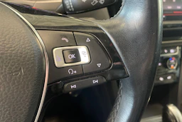 harmaa Volkswagen Touran 2016 kuva 14.